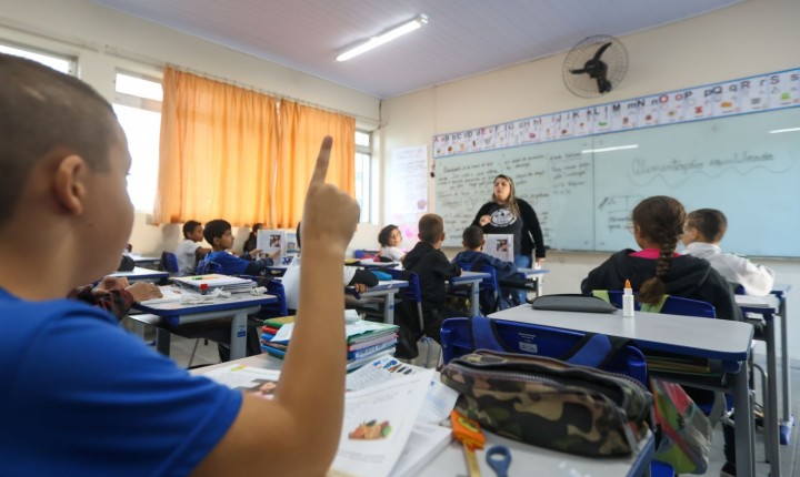 Educação: Mais de 70 mil inscritos no maior concurso público de SC