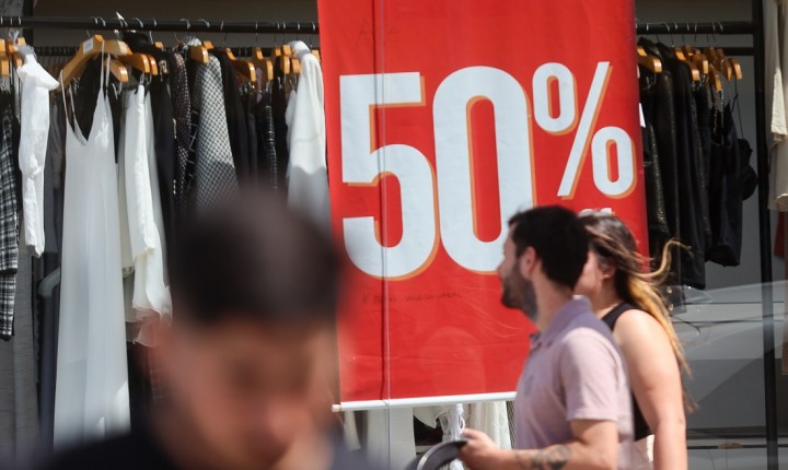 Varejo de SC cresce e desafia crise