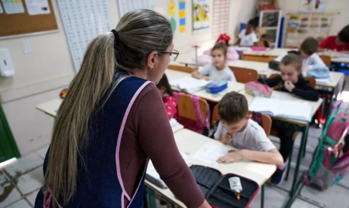 Alesc confirma aumento salarial para docentes