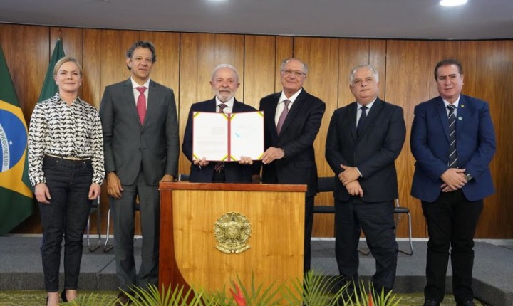 Governo lança programa para destravar exportações de MPEs