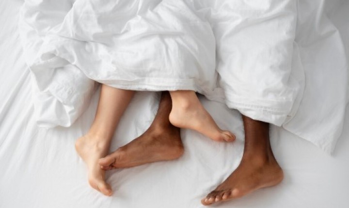 Condomínio em SC vira polêmica com “toque de recolher do amor”