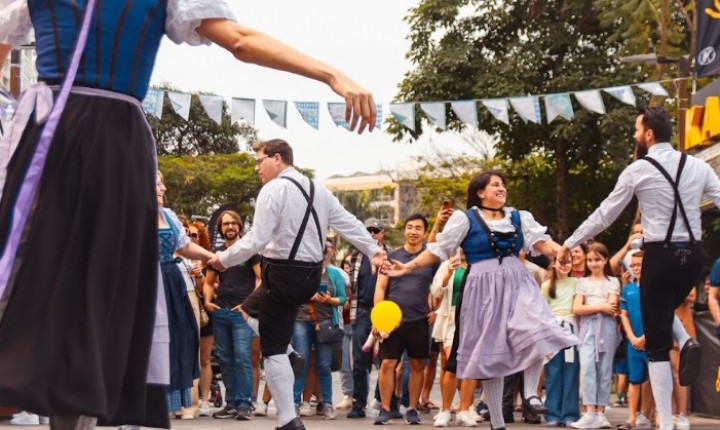 ADIADO: Ein Prosit celebra tradição alemã na Grande Florianópolis