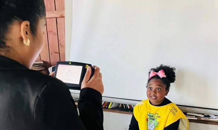 Ação social oferece exames de visão e óculos a jovens do IGK