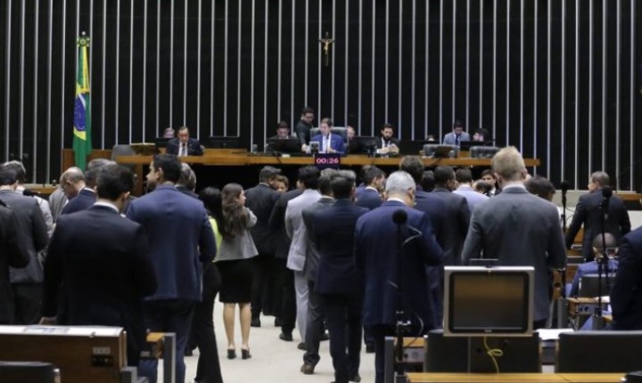 Câmara veta cobrança de sindicatos na folha do INSS