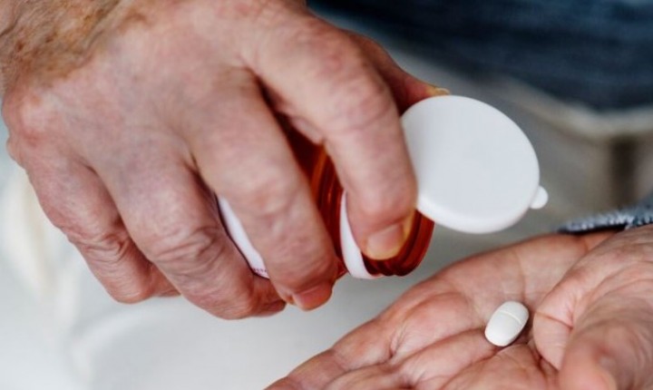 Novo remédio para Alzheimer gera esperança e polêmica