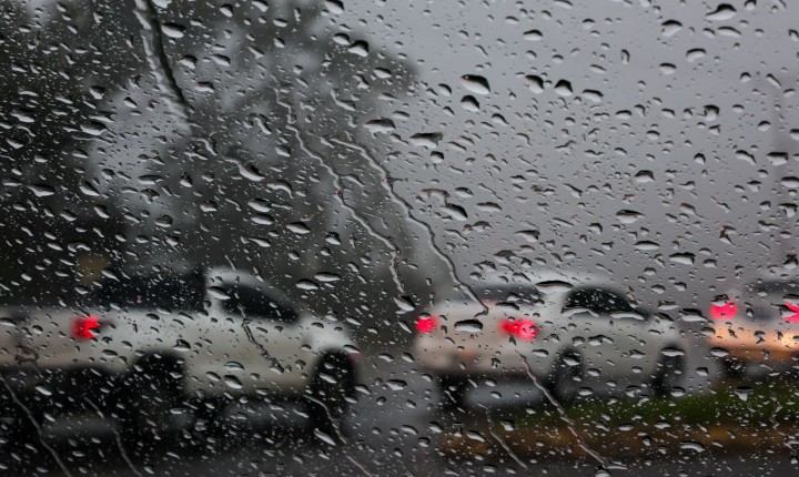 Chuva e vento marcam a chegada da frente fria em SC