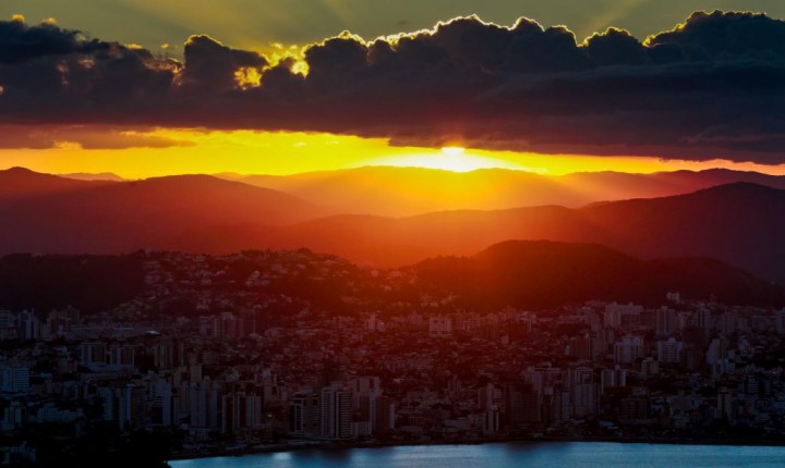 Do caos ao calor! SC inicia semana com tempo firme