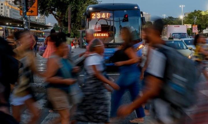 IBGE aponta queda na diferença salarial entre gêneros