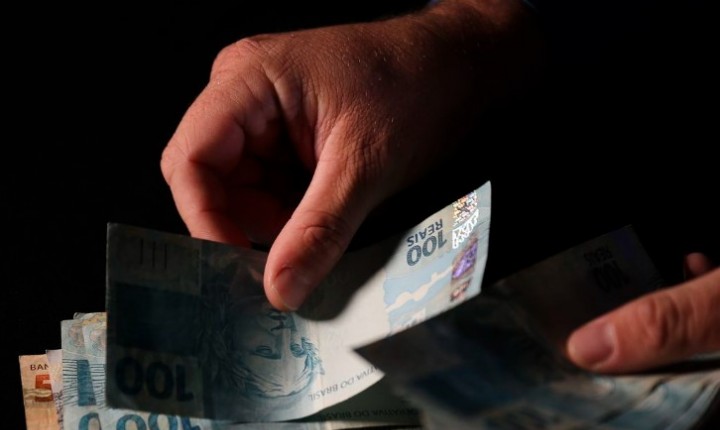 Inflação recua e reacende debate sobre juros altos