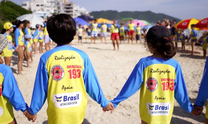 CBMSC leva educação aquática a milhares de crianças