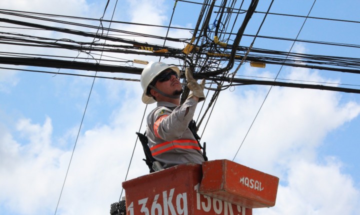 Celesc reúne 300 operadoras e exige regularização em SC