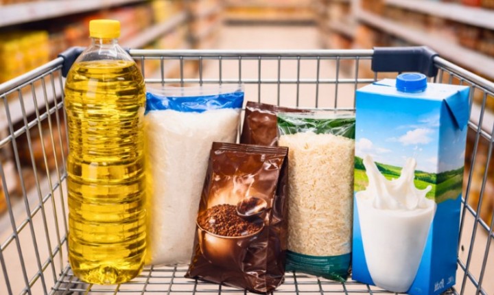 Cinco alimentos ficam mais baratos nas capitais