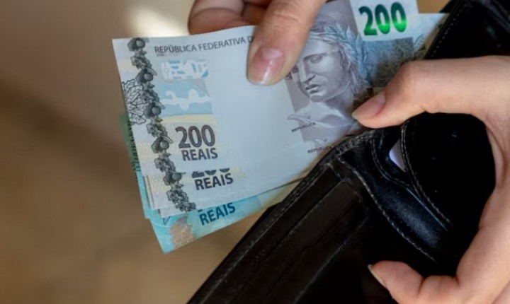 Antecipação do 13º em SC movimenta bilhões 