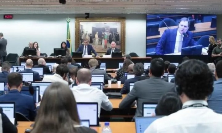 Proposta contra escala 6x1 ganha novo passo