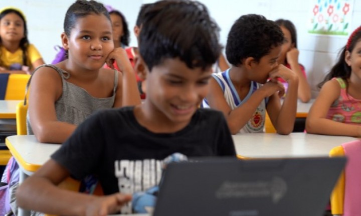Brasil conecta 100 mil escolas públicas