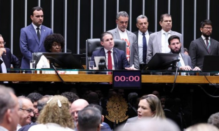 Fim da escala 6x1 avança no Congresso