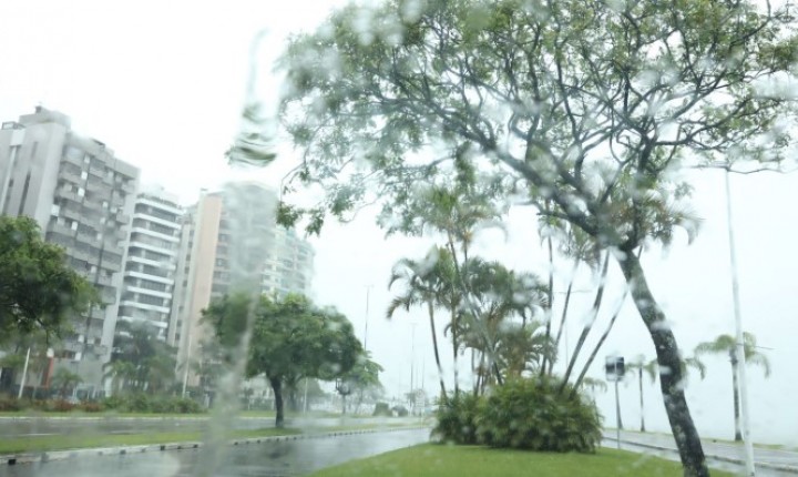 Defesa Civil alerta para temporais em SC