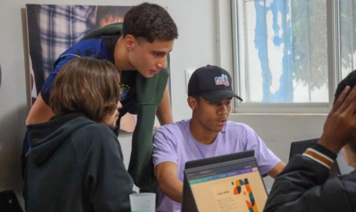 Capacitação prepara jovens catarinenses para o mercado digital