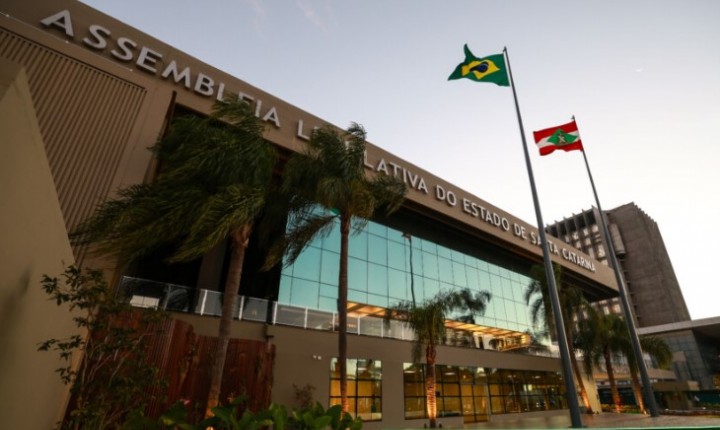 Assembleia volta com agenda cheia em SC