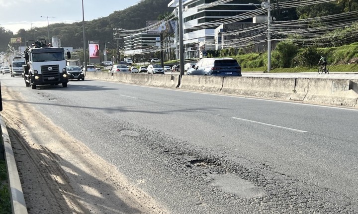 SC-401: na corrida eleitoral, a maquiagem avança, mas os buracos também