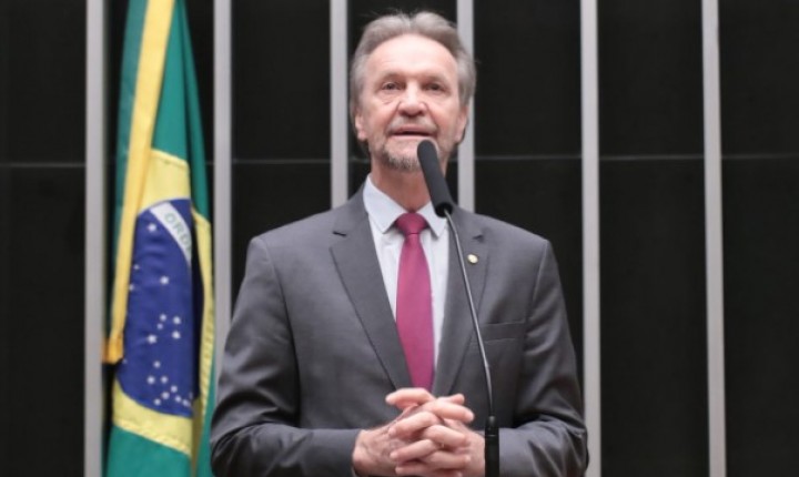 Pedro Uczai segue internado após AVC