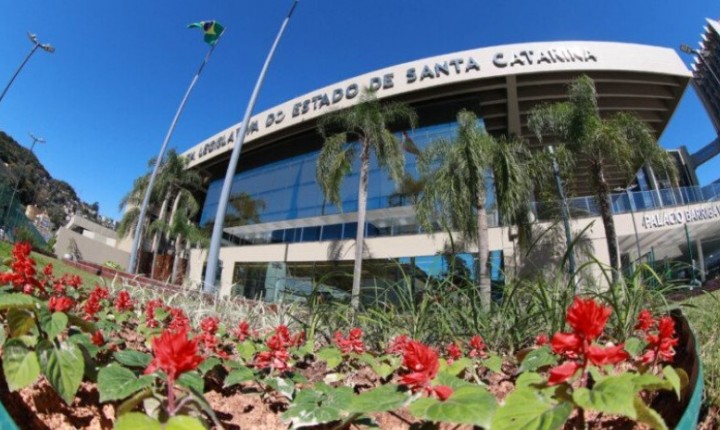 Novas leis mudam habitação, cultura e recursos em SC
