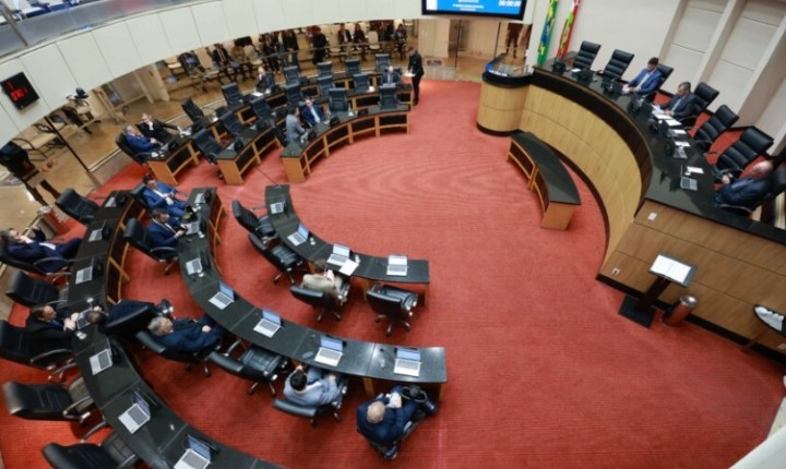 Alesc terá 35% de renovação em 2027; Confira