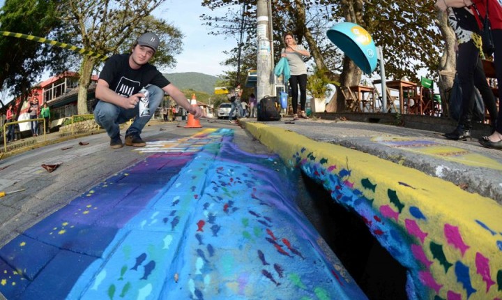 Projeto Arte na Faixa colore ruas de Florianópolis