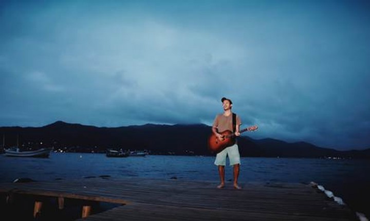 Novo clipe de Leandro Tênia tem pegada 'Surf music'