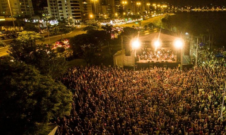 Desfile de bandas comemora o Dia do Músico em Florianópolis