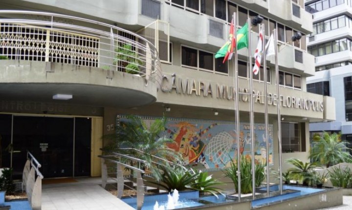 Vereadores decidem alterar projeto que controla atividades em Plenário