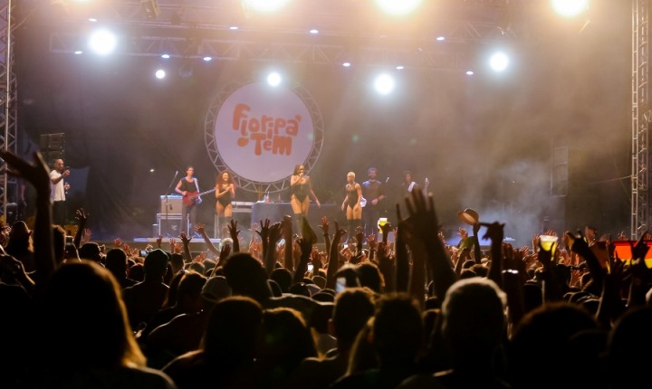 Cantora IZA traz 12 mil pessoas para o palco do Floripa Tem 