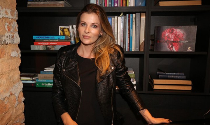 Mulheres com atitude ilustram editorial comemorativo da Athera