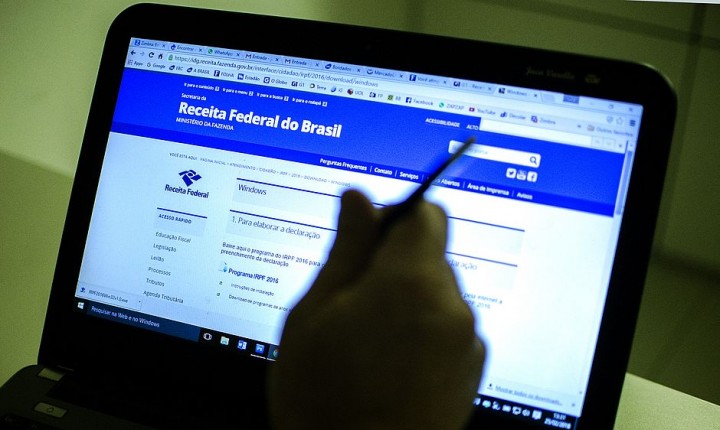 Atendimento gratuito para esclarecer dúvidas sobre Imposto de Renda é oferecido em Florianópolis