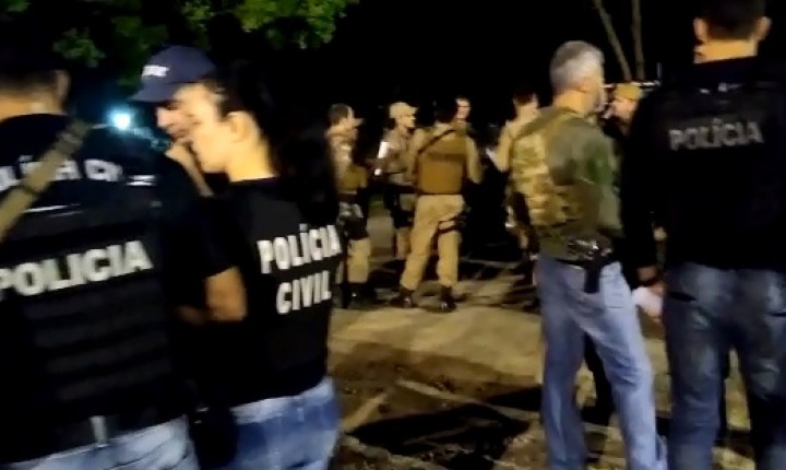 Operação prende sete pessoas ligadas ao tráfico de drogas em Florianópolis