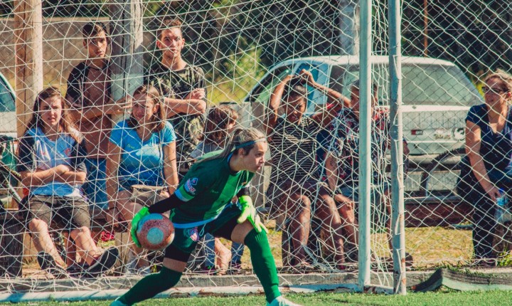 Fundação Municipal de Esportes está observando meninas para a seleção de futebol do município