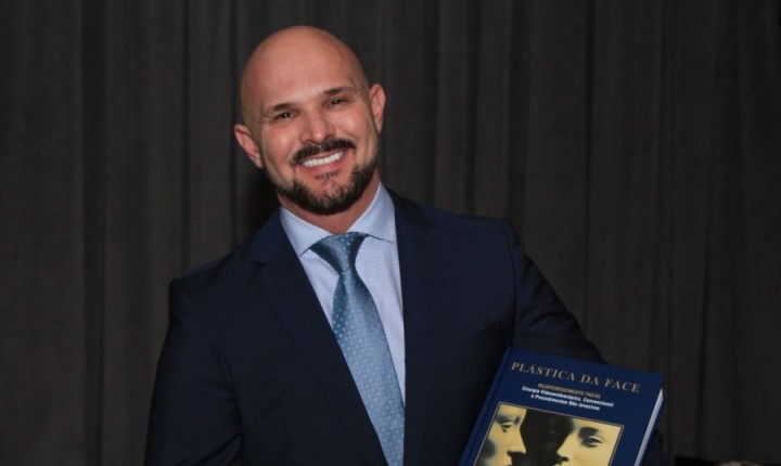 Médico de Florianópolis lança dois livros sobre cirurgia plástica de face