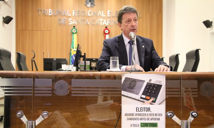 TRE-SC fala sobre reclamações de eleitores e fake news contra a Justiça Eleitoral