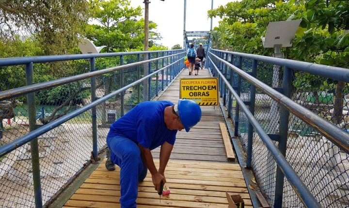 Ponte treliçada do canal da Barra da Lagoa começa a ser recuperada