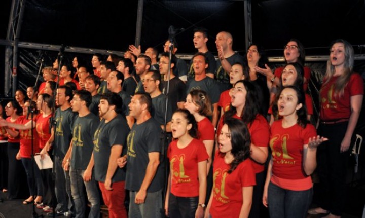 Programação de Natal em Jurerê Internacional terá banda de Papais Noéis, teatro, shows e recreação infantil