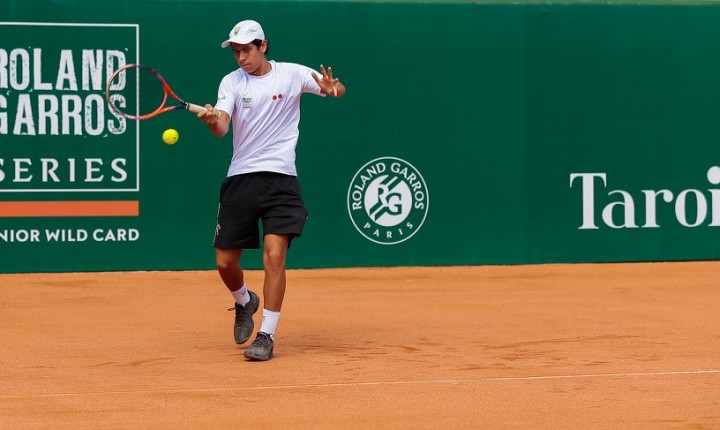 Atletas do tênis chegam para a disputa do Roland-Garros Junior Wild Card Series, em Itajaí (SC)
