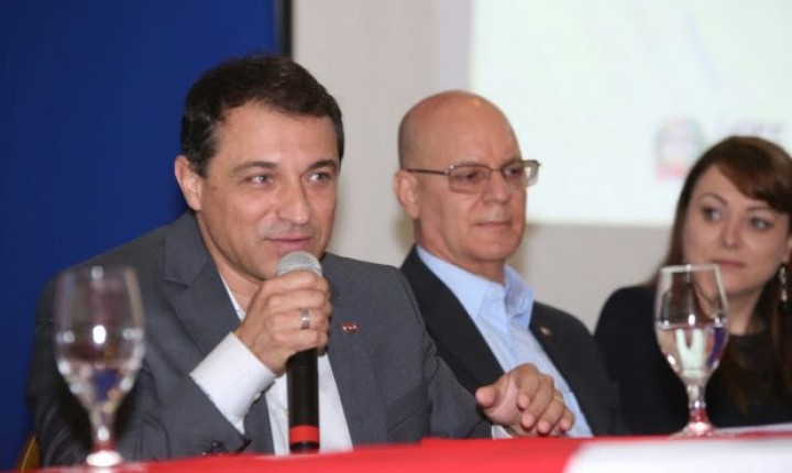 Governador Moisés defende escolas mais inclusivas em evento para construção da base curricular de Santa Catarina