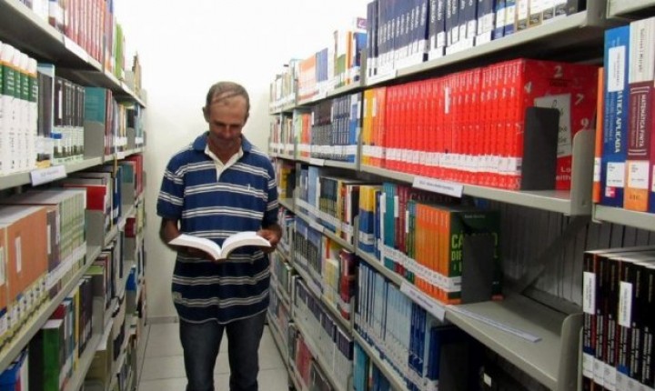 Catador de latinhas de Ibirama inicia curso de Engenharia Civil na Udesc