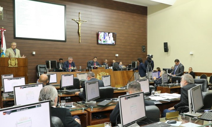 Avança projeto para que parlamentar que agride mulher perca mandato por quebra de decoro