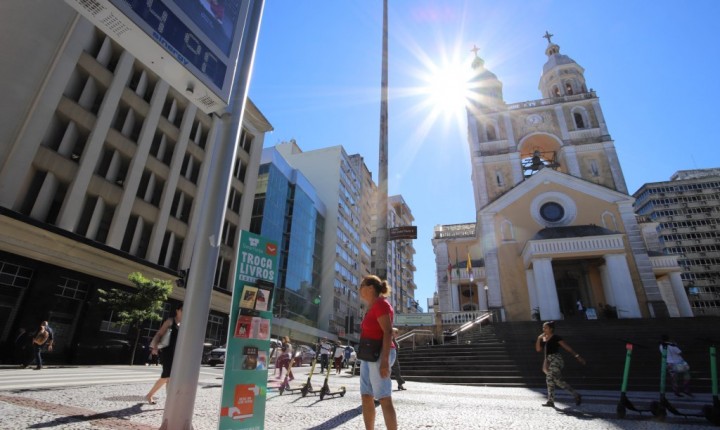 Troca solidária de livros ocorre a partir desta segunda-feira no Centro de Florianópolis