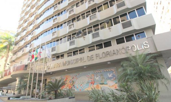 Vereadores de Florianópolis voltam atrás e anulam votação de projeto que criava vale-refeição 