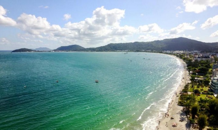 IMA divulga nota sobre licenciamento do projeto de alargamento da praia de Canasvieiras