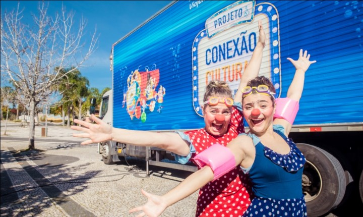 Conexão Cultural promove sessões de teatro e cinema gratuitas