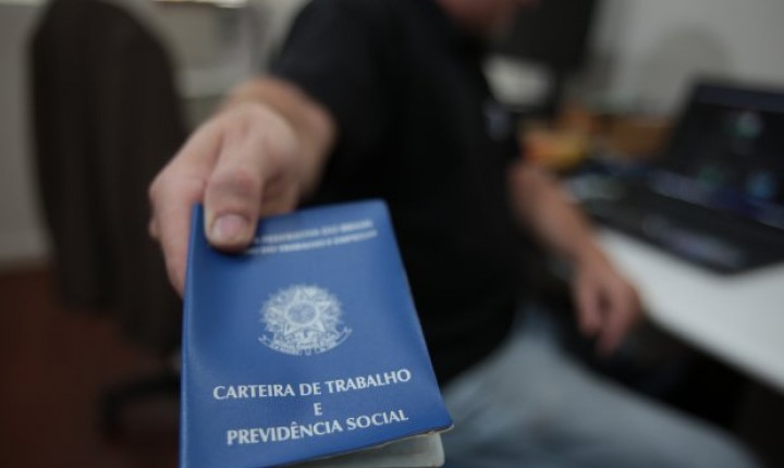 Semana começa com 2.320 vagas de emprego em Santa Catarina