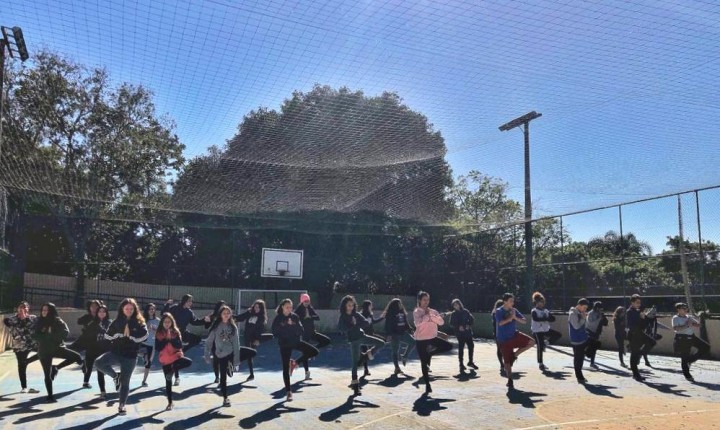 Escola municipal de Florianópolis utiliza a Yoga para evitar quadros de ansiedade 